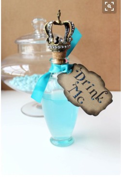 ialicetea:  Alice in wonderland Drink me