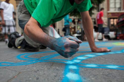 tealeavesandtransition: miishakasha: Joe Mangrum creates beautiful Sand Paintings with his Hands 