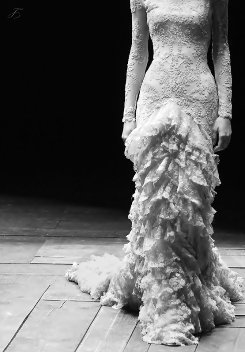 tales-of-the-night-whisperer: Alexander McQueen 2007 collection Edit: Tales of the Night Whispe