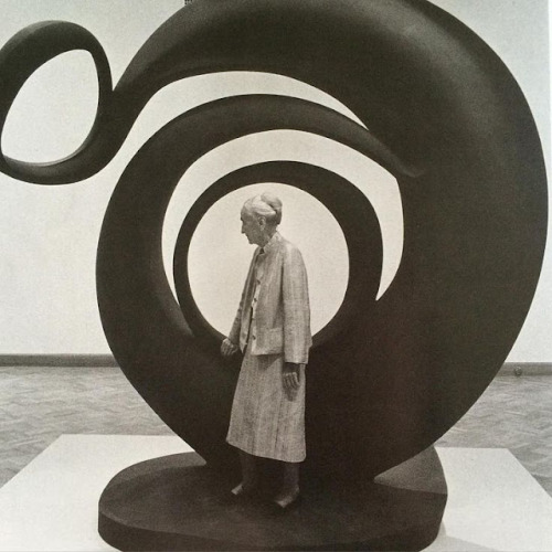 nobrashfestivity:Georgia O’Keeffe with her sculpture. 
