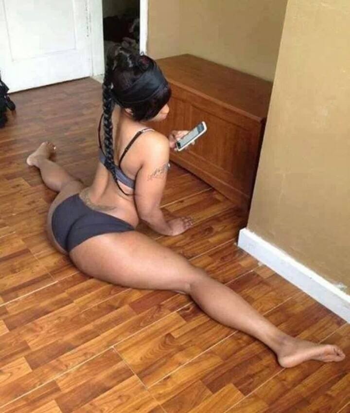 getmoneydollaz:  Loves to show how flexible she is  Follow getmoneydollaz