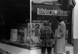 emigrejukebox:  Russell Lee: The Pittsburgh Courier’s Chicago office, 1941