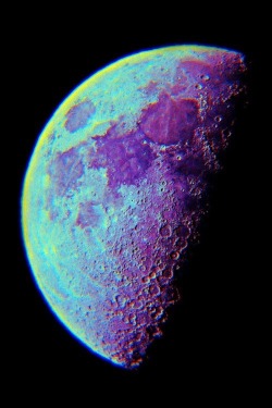 galatxina:  The pink side of the moon