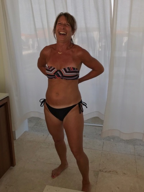 jayjay1962:  mickm49:jayjay1962:  Should I take my top off for you?   Yes!  Kate from Long Island NY