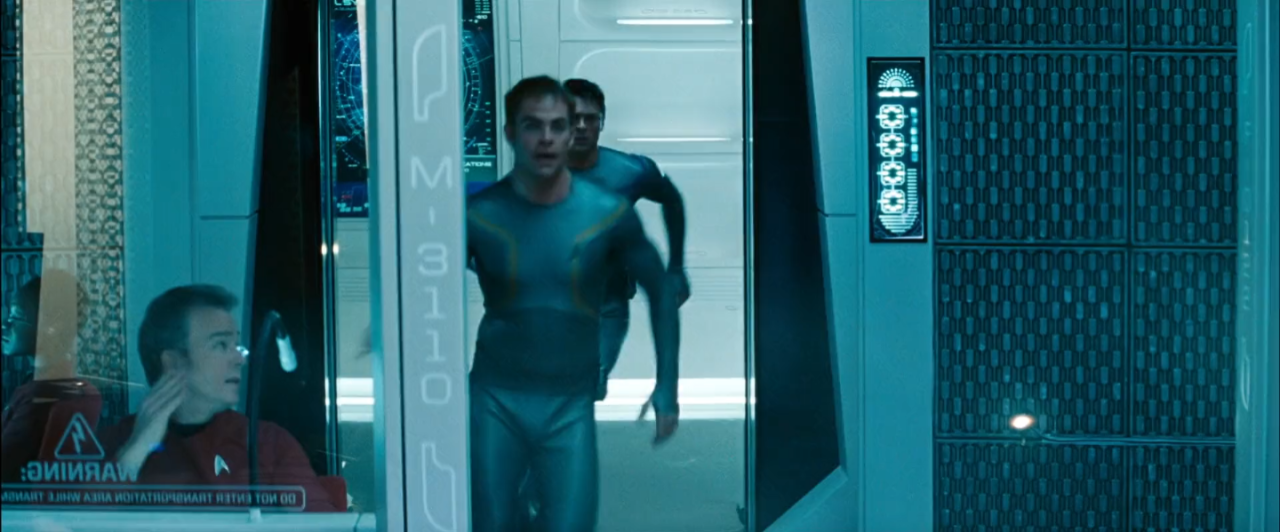 comandanteraven:  Chris Pine’s bulges in lycra in Star Trek into Darkness. Handsome