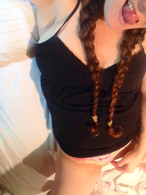 naturalass:  jellybeanphalange:  Horny fun last night! Braided pigtails to rein me in, if you will! Unf!!  Wouaw