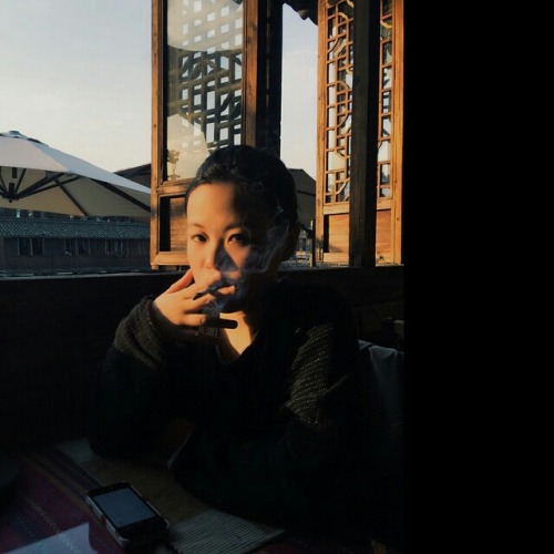 sunbathe:www.instagram.com/p/vC3aHEkbin/