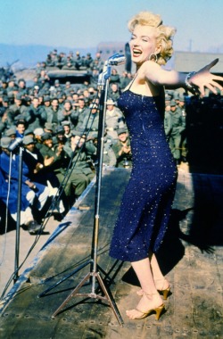  Marilyn Monroe in Korea, 1954 