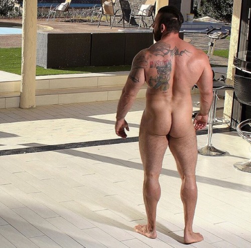 beefybutts:  Xavier Muscle with his huge butt