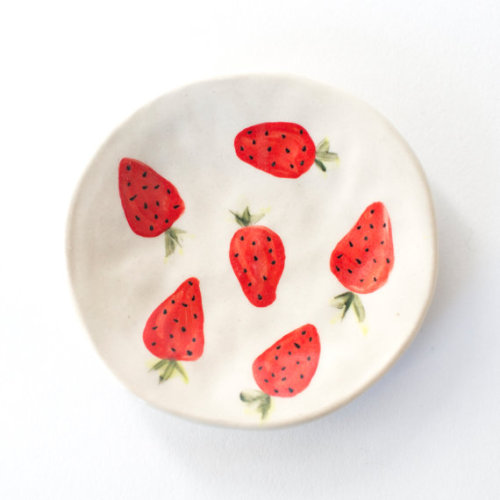 littlealienproducts: Strawberry Ring Dish by weshopamano