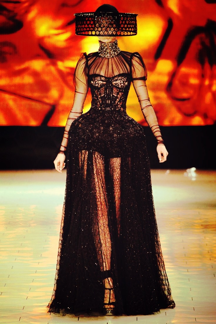 cinderellas-stilettos:  Alexander McQueen 