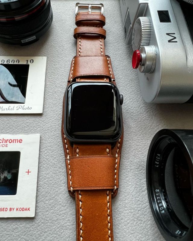 We are proudly present our new style of Leather bund straps for Apple Watch series 1 - 7. Using the premium light brown leather with cream white stitching to make the straps look classy and stylish. . . . #leatherwatchstrap #leatherwatchband #watchband #watchband #gift #giftideas #giftsforhim #giftsforfriends #anniversarygift #handmadegifts #leathergifts #birthdaygift #handmade #leather #handcrafted #bundstrap #applewatch #applewatch錶帶 #applewAtchband #smartwatch #smartwatchband #etsy #etsyshop #etsyseller #etsysellersofinstagram #etsystore #watchoftheday #watchcollector #thewatchshot #皮革 #手作  (at Hong Kong) https://www.instagram.com/p/CdqqHJqrI8u/?igshid=NGJjMDIxMWI= #leatherwatchstrap#leatherwatchband#watchband#gift#giftideas#giftsforhim#giftsforfriends#anniversarygift#handmadegifts#leathergifts#birthdaygift#handmade#leather#handcrafted#bundstrap#applewatch#applewatch錶帶#applewatchband#smartwatch#smartwatchband#etsy#etsyshop#etsyseller#etsysellersofinstagram#etsystore#watchoftheday#watchcollector#thewatchshot#皮革#手作