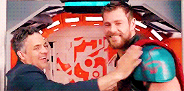 lifeafterhappilyeverafter:Thor and Bruce touching each other excessively in Thor: Ragnarok deleted s