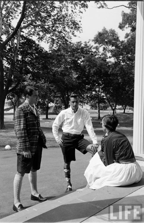 For what woman can resist the power of Bermuda shorts? (Alfred Eisenstaedt. 1953)