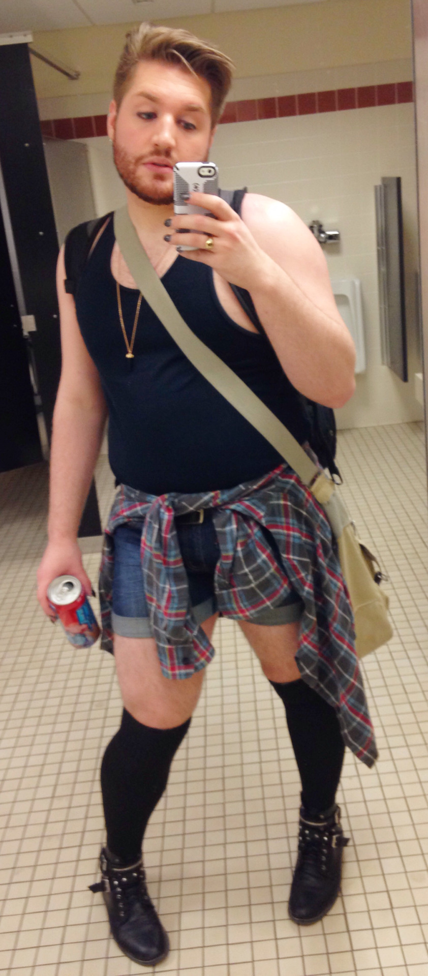 eleganteg0tist:  Your local fat, grunge, ice witch of the NorthNonbinary, all pronouns