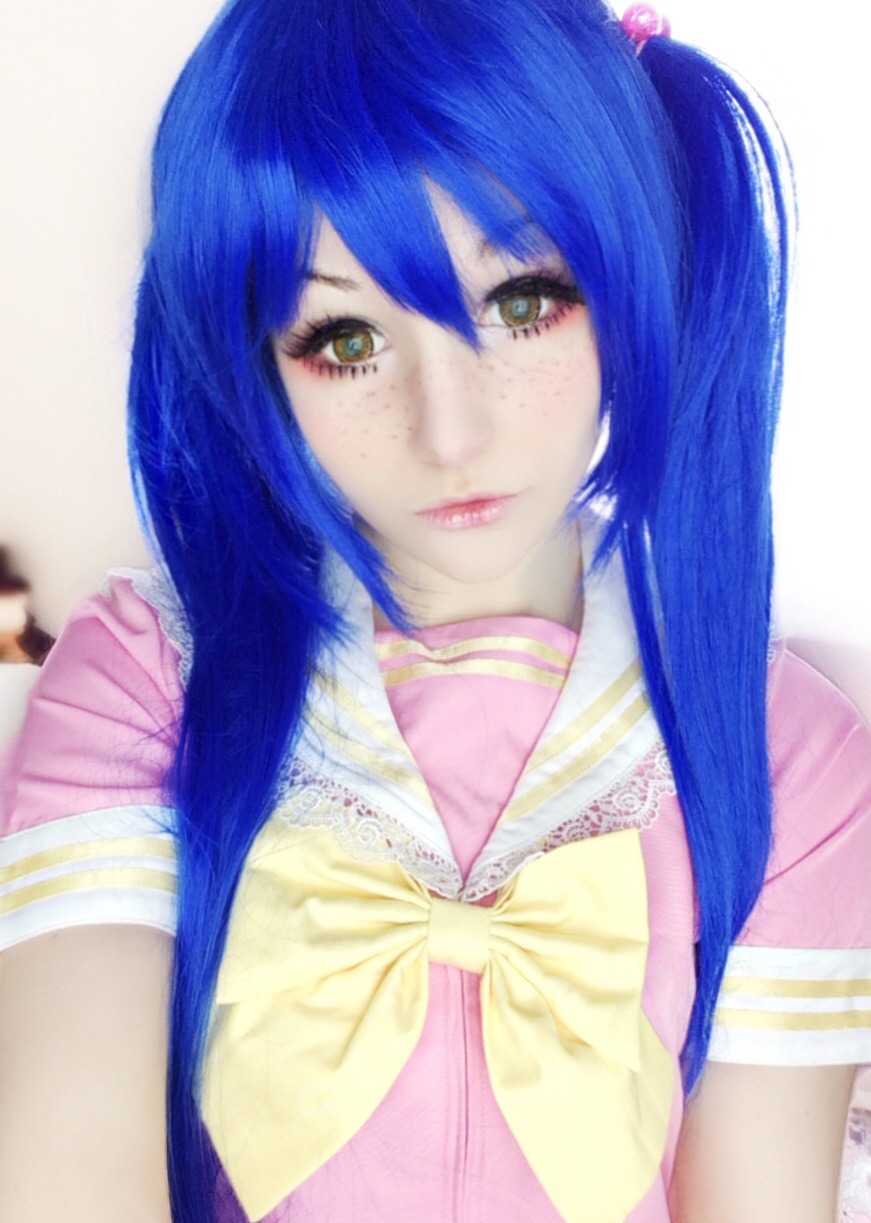 eikkibunny:  Reusing old blue wig + bodyline seifuku~ ♡♡♡ animu school girl