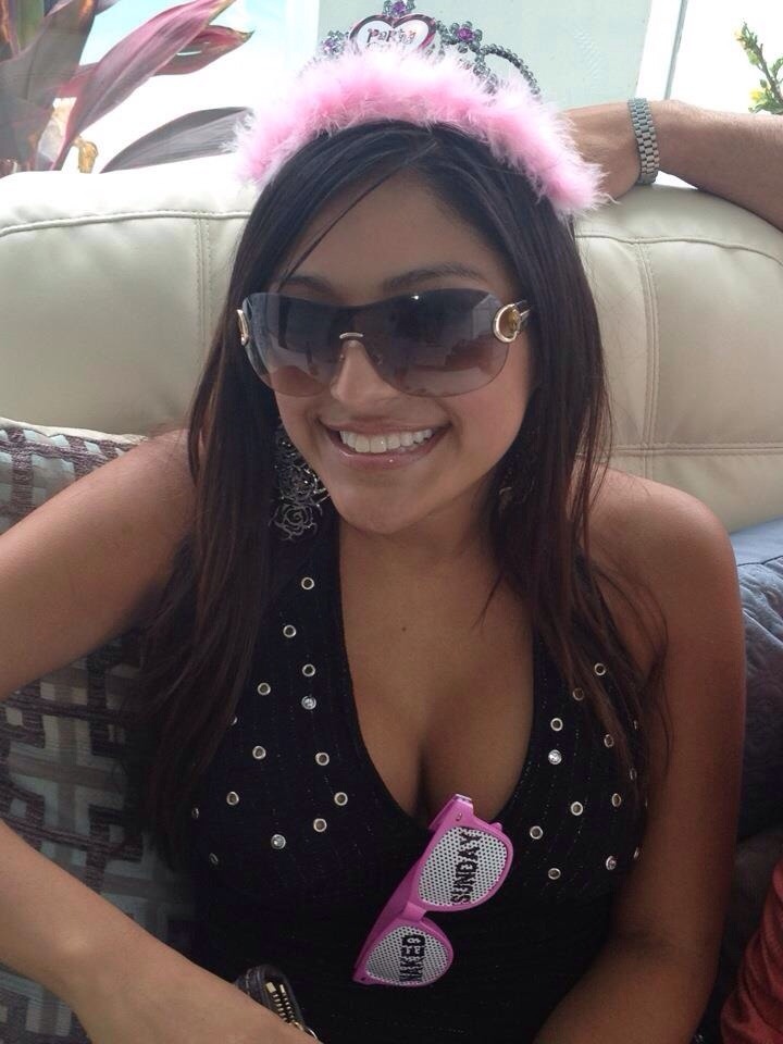perfectlatinas:  Perfectlatinas  Hot latina Hooters girl part 2