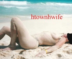 htownhwife:  On vacation earlier this summer! Who says I haven’t posted topless! ;)