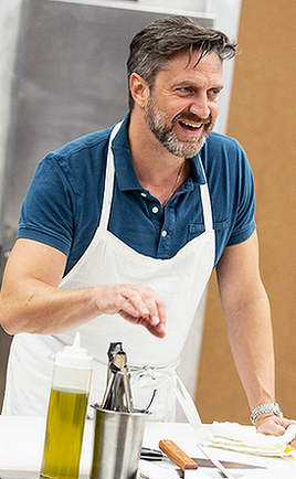 aeschylus-stan-account:resparza:Raúl Esparza in Seared rehearsals 2019 Hey @lessthansix