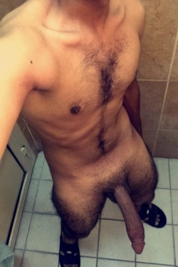 Roaminfan-Two:  Wow !!! So Big Arab Dick For My Tongue !!!