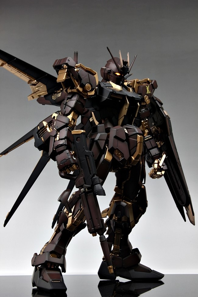 vinh-tee:HAHAHA Louis Vuitton custom paint! Interesting.http://usagundam.com/?p=7724