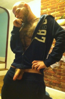 stewiecmh:  My new sweatsuit   OMG, you are so beautiful hairy