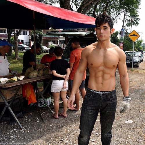 bbbtm13:  I don’t want durian, can I dabao him, Jordan Yeoh, back home? 😍   Reblog & follow me for more hot stuff!