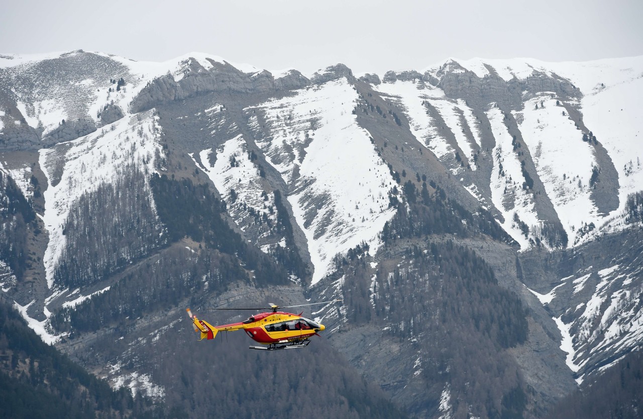 Accidente de un Airbus A320 en Los Alpes. El avión de la compañía Germanwings que se estrelló esta mañana de martes 24 de marzo 2015, con 142 pasajeros y 6 tripulantes, en Los Alpes franceses tras despegar de Barcelona en dirección a Dusseldorf “no...