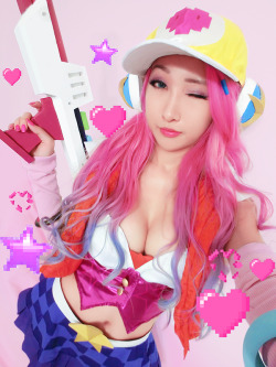 cosplayandanimes:  Arcade Miss Fortune -