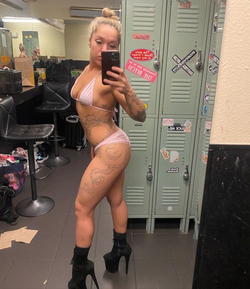 stripper-locker-room:  https://www.instagram.com/ilovelucy1047/