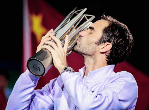 Roger Federer defeats Rafael Nadal 6-4 6-3 to claim his 2nd Shanghai Rolex Masters title, 6th title 