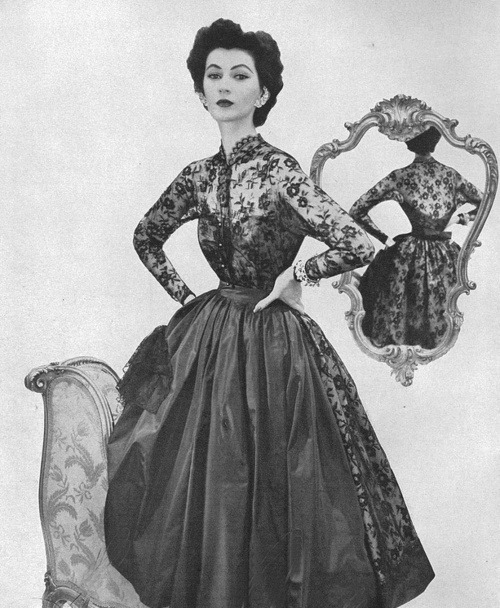 theniftyfifties:  Dovima, 1950.