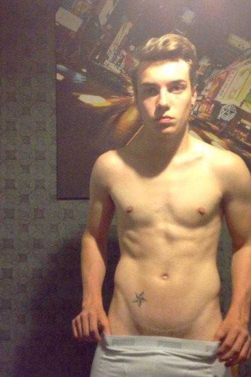 exposingexhibitionists:  If you like what you see follow me - http://exposingexhibitionists.tumblr.com/  If you really like it – get naked, maybe in public, stand straight (or erect) Take your picture and submit it to me