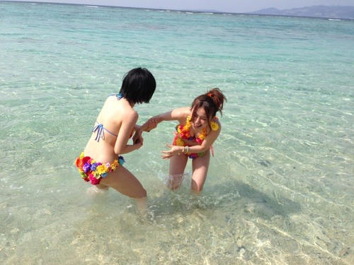 fistacon:   AKB48 - Manatsu No Sounds Good! –2012 AKB48 - Sayonara Crawl —2013 2014…….   SORRY BUT is the truth!and it will not see more fights in the summer!     Oh man. That horrible photoshop on the first 3 pics. Glad I don’t watermark