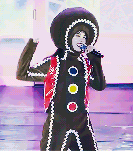 rawrkats: jung eunji as a gingerbread man. i cannot