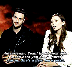 jungshoseok: Aaron Taylor-Johnson subtly flipping off the interviewer and then being