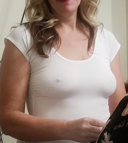 latterdaydelilah: My hot mormon wife poky nipples in her g’s