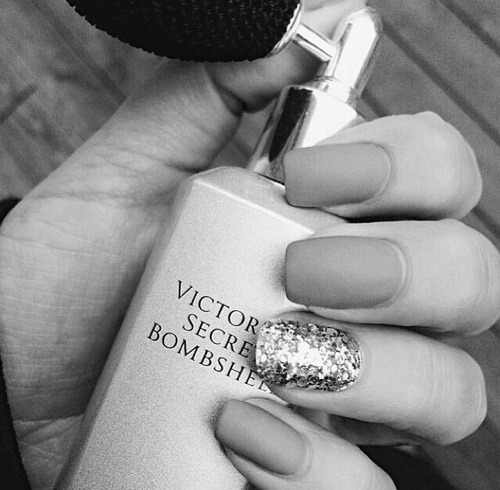 Image via We Heart It #perfume #Victoria'sSecret #vs #mattenails - weheartit.com/entry/14817