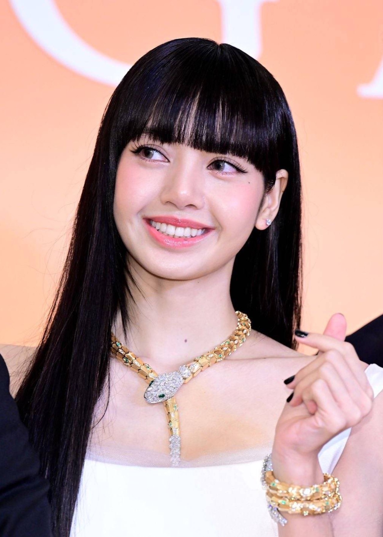 Major Korean Media Outlets Report BLACKPINK's Lisa Is Dating Frédéric  Arnault — Netizens React - Koreaboo