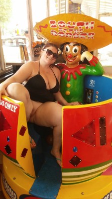 weliketoplay7384:  Road trip part 2… we keep things fun!! Xoxo, K and EZ