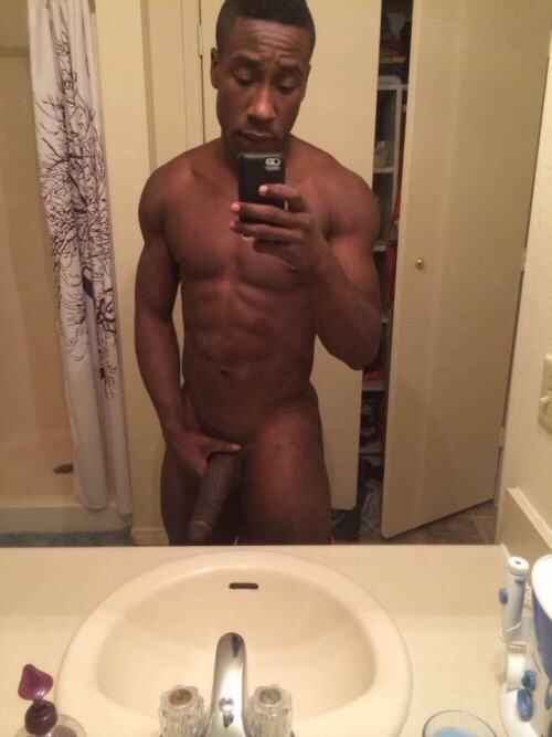 XXX hommefatale803:  Let’s take another selfie photo