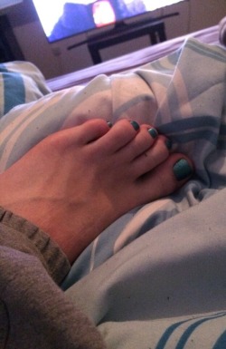 feetgirly86:  In my bed 👣👣