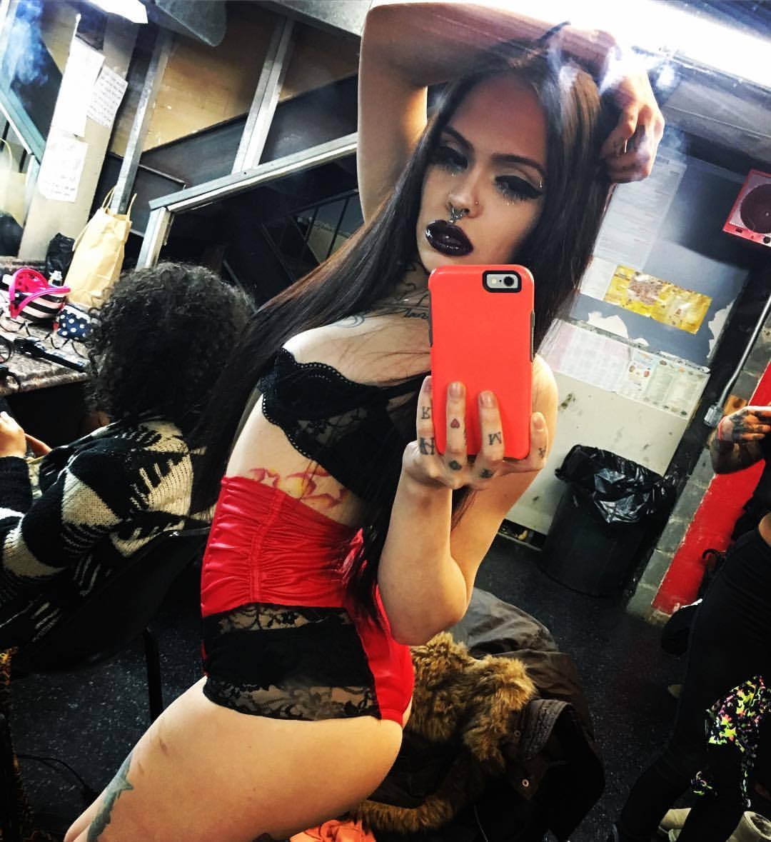 fuckmestupid: Feeling like a little vixen tonight at @pumpsbrooklyn  Don’t let