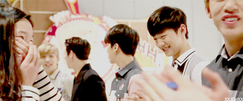 xxjdhxx:  daehyun’s reaction after a fan got embarassed from seeing him, ft.yongguk ｡◕‿◕｡ 
