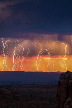 r2–d2: Canyonlands Lightning by (Summit42)