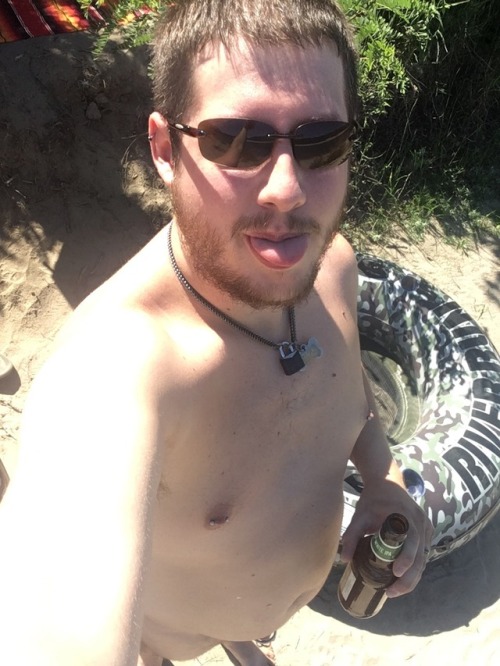 downwithpantsuniverse:  Naked beach days are best days!  Sexy boys!!