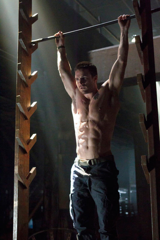  CW&rsquo;s Arrow stars Stephen Amell (&ldquo;Hung&rdquo;) as Oliver