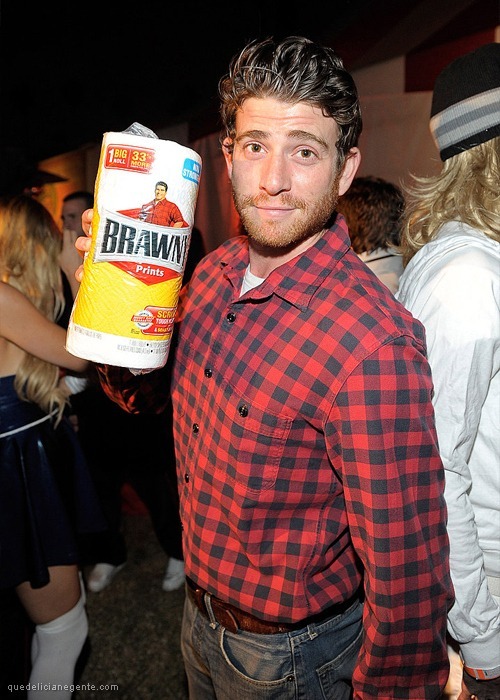 oscarraymundo:  Hot Dudes in Slutty Halloween Costumes (60+ More Photos) 