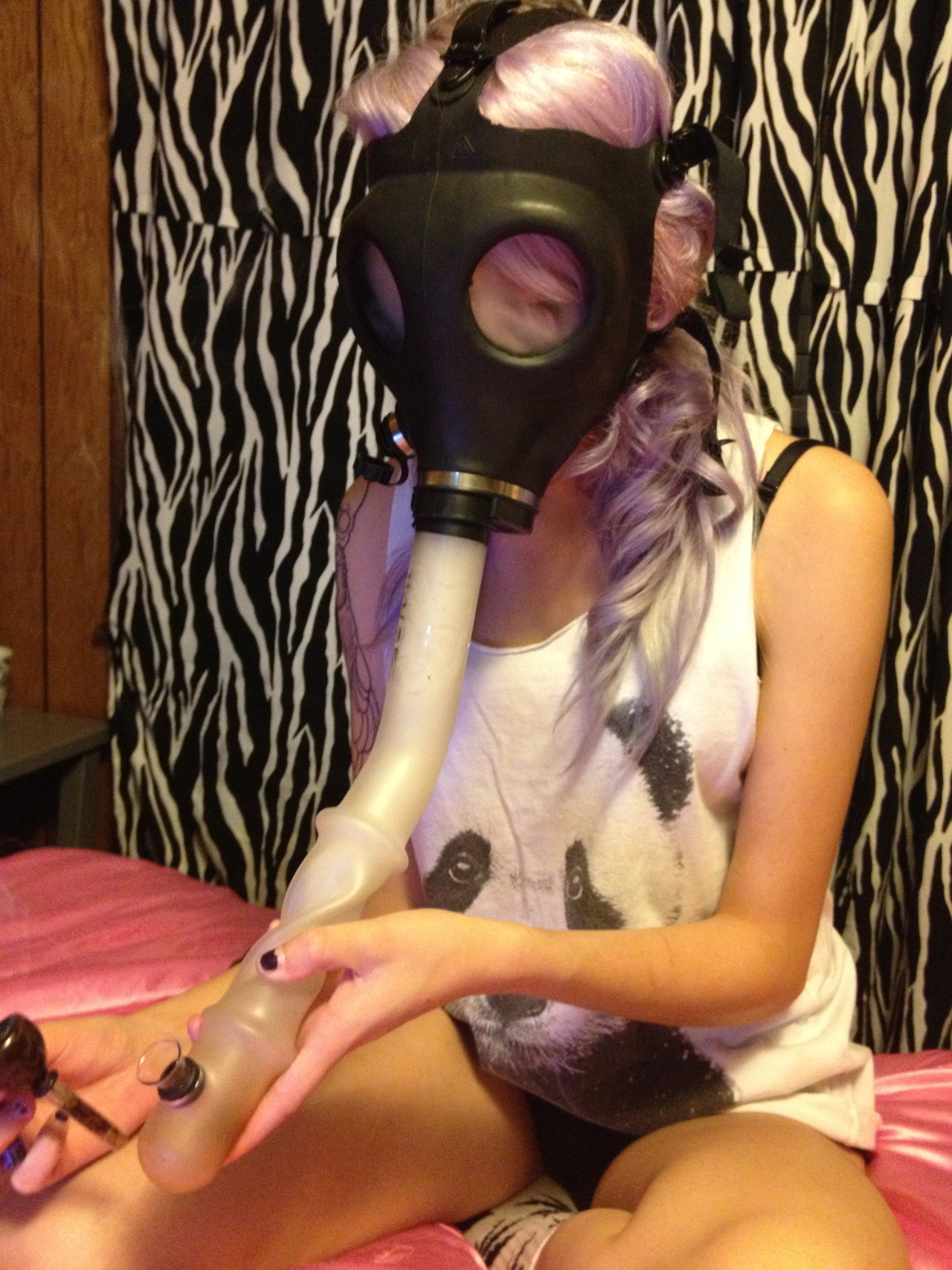 insanelyimperfectme:  gratefully-dabbed:  Nigh nigh Gas mask hitsss from hello kitty