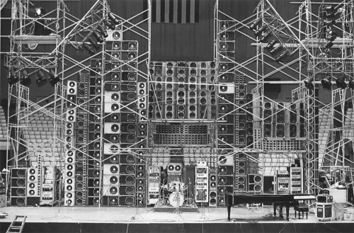 Wall of Sound -  The Grateful Dead | Via Weighed over 70 tons, comprise dozens and then hundreds of 